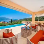 Apollo Up To 8px, Private Pool וילה